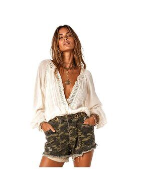 Camouflage Distressed Denim Shorts With Frayed Hem Brass Grommet BiB! Womens L
